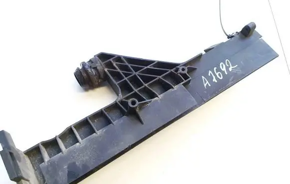 Volvo S40 Radiator mount bracket 3m5h86204ab 3m5h-86204-ab