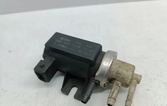 Volkswagen PASSAT B5 Turbo solenoid valve 8D0906627B 72190345