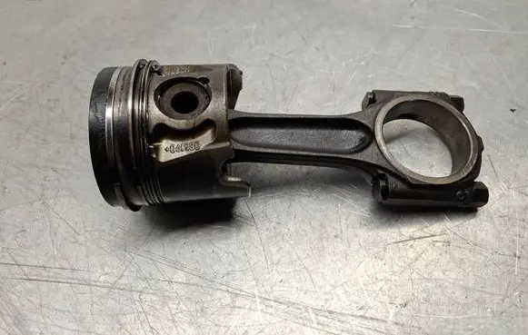 Ford Galaxy Piston with connecting rod 085190