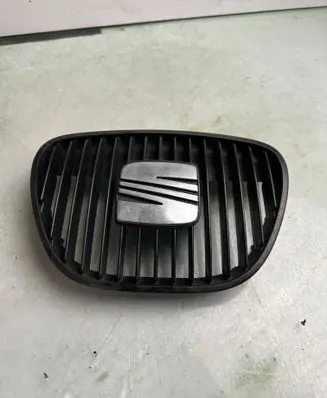 Seat Cordoba (6L) Front grill 6L0853654