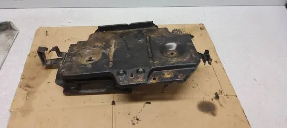 Volkswagen Golf III Battery tray 