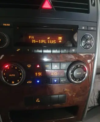 Mercedes-Benz B W245 Climate control unit A1698300685 981871H