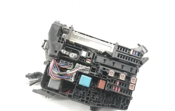 Toyota Avensis T270 Fuse box set 7233R0A2