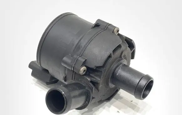 Oil filter mounting bracket
