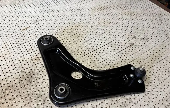 Citroen C3 Front lower control arm/wishbone