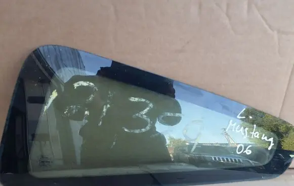 Ford Mustang V Rear side window