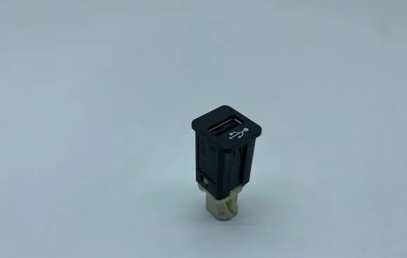 BMW 5 F10 F11 USB socket connector 9237656 9237656-01