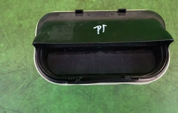 Infiniti Q30 Rear air vent grill 