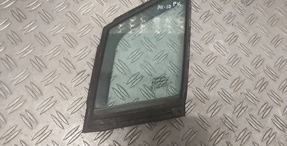 Toyota Avensis T270 Front door vent window glass four-door 6821605010