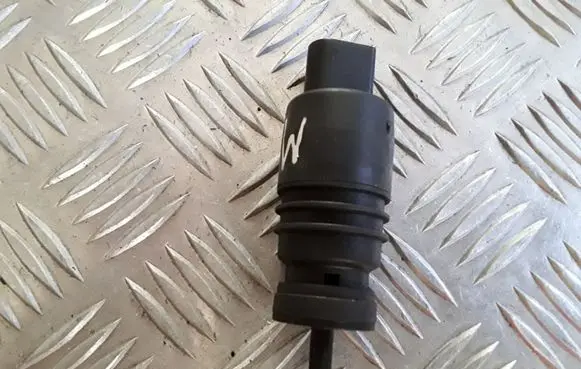 Mercedes-Benz ML W163 Windshield washer spray nozzle A0335450228