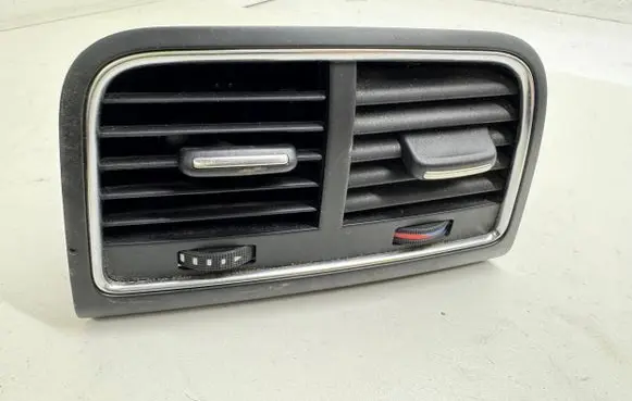 Audi A5 8T 8F Rear air vent grill 8K0819203E