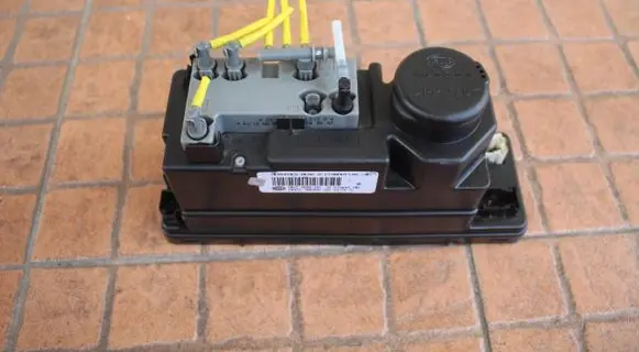 Mercedes-Benz E W210 Central locking vacuum pump 2108001148