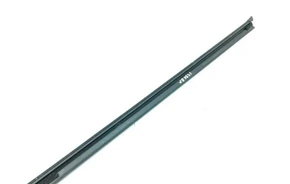 KIA Sportage Rubber seal front door window/glass 