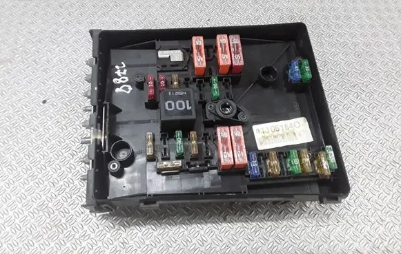 Volkswagen Golf Plus Fuse module 1K0937125