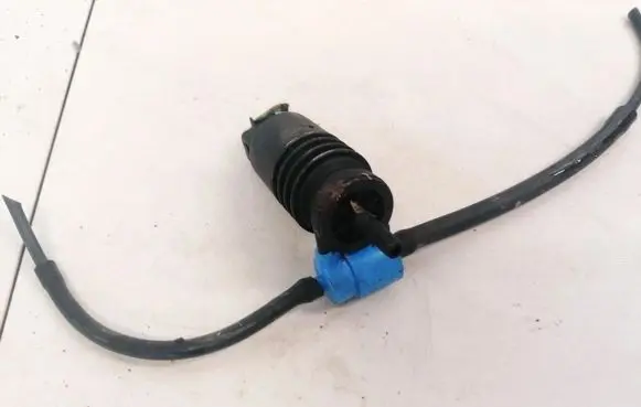 Volkswagen Polo III 6N 6N2 6NF Windscreen/windshield washer pump
