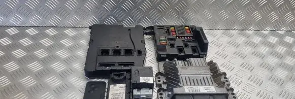 Renault Scenic II - Grand scenic II Engine ECU kit and lock set 8200542288 8200495479 8200525384