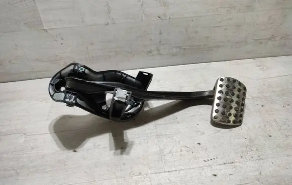 Mercedes-Benz GLK (X204) Brake pedal A2042902101 1224728842