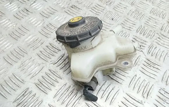Brake fluid reservoir