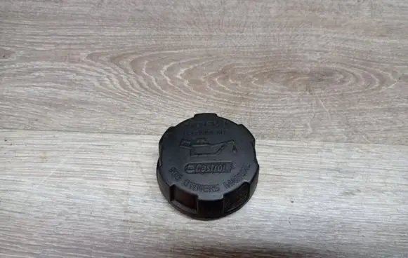 Volvo S60 Oil filler cap 