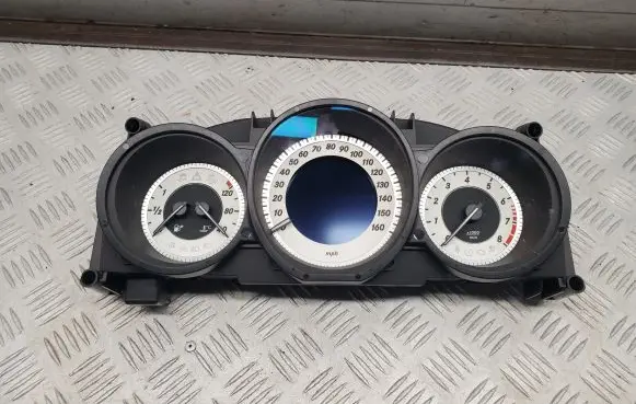 Mercedes-Benz CLS C218 X218 Speedometer (instrument cluster) A2189006904