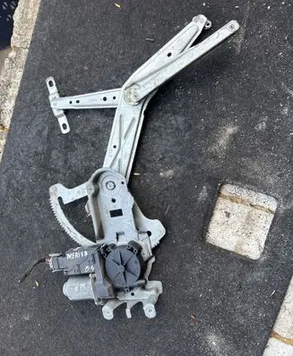 Opel Meriva A Front door window regulator with motor 93389551 400718F