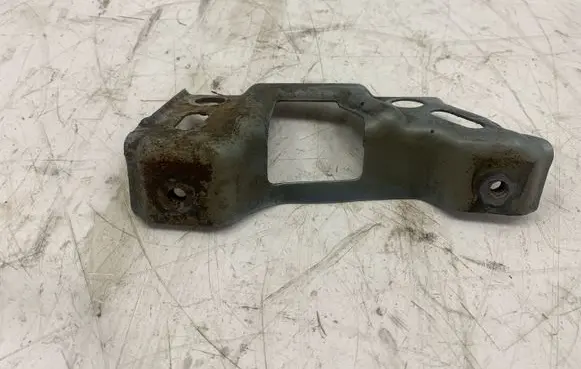 Hyundai Tucson JM Fender mounting bracket