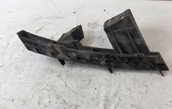 Audi Q7 4L Front bumper mounting bracket 4L0807334