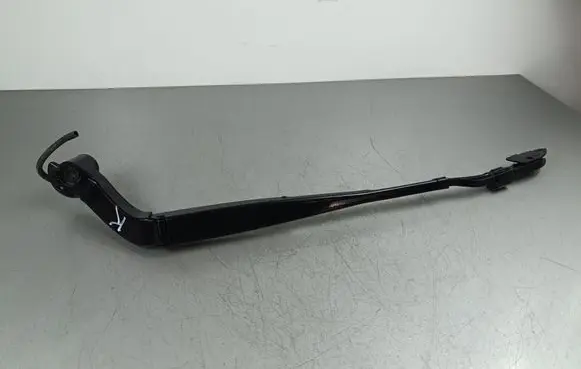 Mitsubishi Outlander IV Front wiper blade arm