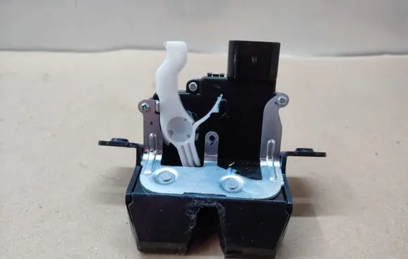 Tailgate/trunk/boot lock/catch/latch