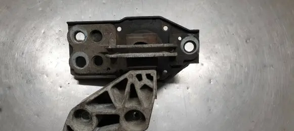 Nissan X-Trail T31 Engine mount bracket f6036100e