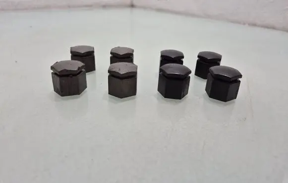 Opel Astra J Wheel nut cap/cover 