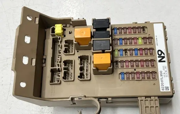 Subaru XV II Fuse module 82201FL950