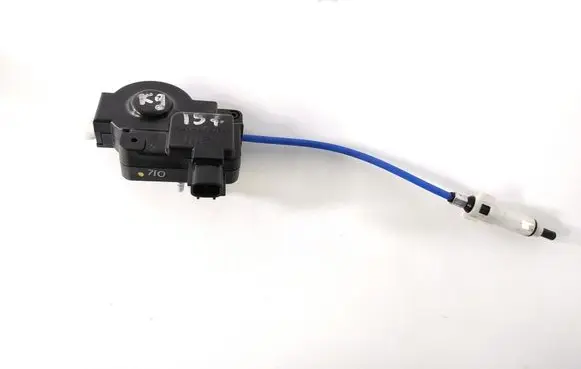 Fuel tank cap lock