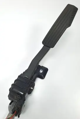 Accelerator throttle pedal