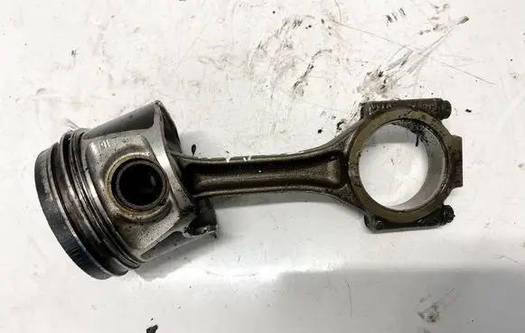 Chrysler Sebring (JS) Piston with connecting rod 038j