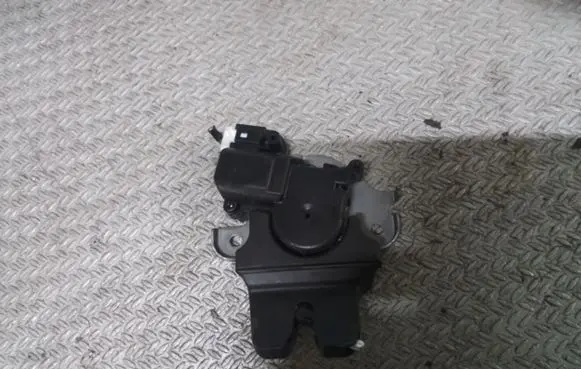 Mitsubishi Lancer VIII Tailgate/trunk/boot lock/catch/latch