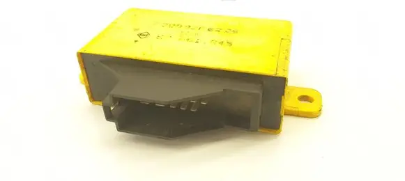 Mercedes-Benz E W124 Seat control module 0008206226
