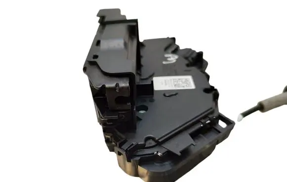 Volkswagen PASSAT B8 Front door lock 5NB837016E