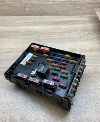 Volkswagen PASSAT B6 Fuse module 3C0937125