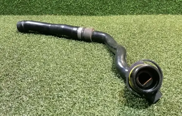 Mercedes-Benz C W205 Breather hose/pipe A6510105811 04008749