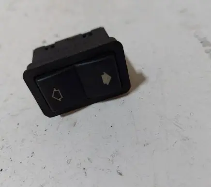 BMW 5 E39 Electric window control switch 8368974