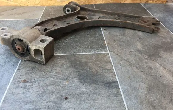 Volkswagen Golf V Front lower control arm/wishbone