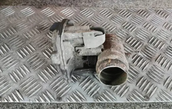 Renault Clio IV Throttle valve