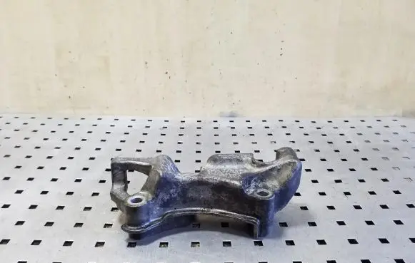 Peugeot 308 Engine mounting bracket 9673585780