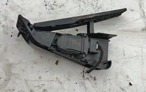 BMW 1 F20 F21 Accelerator throttle pedal 3542-685317601