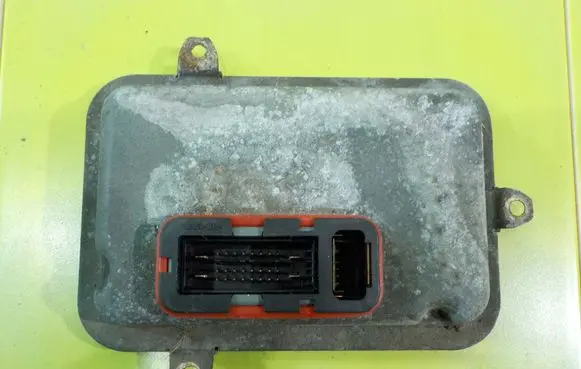Mercedes-Benz C W204 LED ballast control module A2048700126 XP142
