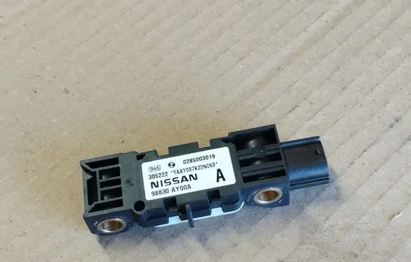 Nissan Note (E11) Airbag deployment crash/impact sensor 0285003019