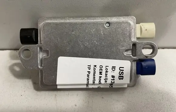 BMW 3 F30 F35 F31 USB socket connector 9355549