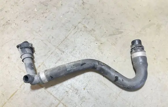 Volvo XC40 Engine coolant pipe/hose 32222092 8888769031
