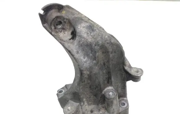 Mercedes-Benz E W212 Engine mounting bracket A6512230004